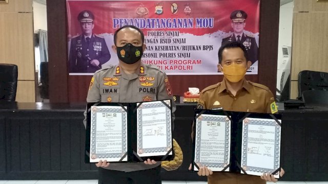 Kapolres Sinjai bersama Direktur RSUD Sinjai, Senin, (8/3/2021).
