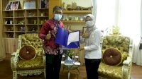 PT Taspen Serahkan THT Kepada Indah dan Suaib