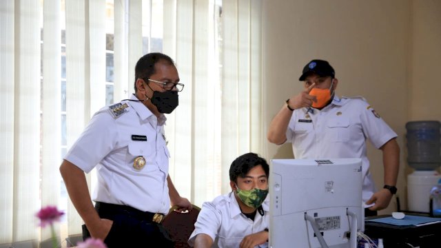 Danny melakukan sidak di dua kecamatan yakni Kecamatan Panakkukang dan Kecamatan Tallo, Rabu (10/3/2021).
