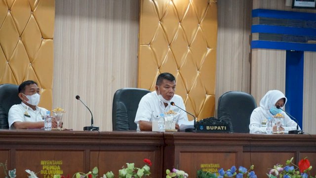 Bupati kembali menggelar pertemuan, Rabu (10/3/2021) dengan melibatkan seluruh stakeholder di Aula Ruang Pola Kantor Bupati Bulukumba.