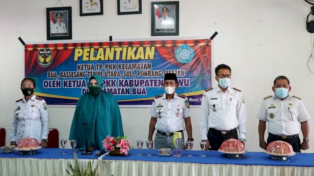 Ketua TP PKK Kabupaten Luwu Lantik TP PKK Empat Kecamatan
