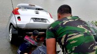 30 Menit, Marinir Angkat Mobil Warga yang Tenggelam karena Banjir di Makassar