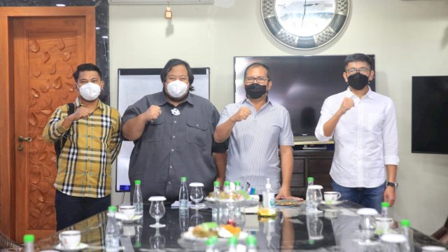 Danny bersama rombongan HIPMI yang berkunjung ke kediamannya, Kamis (11/3/21) 
