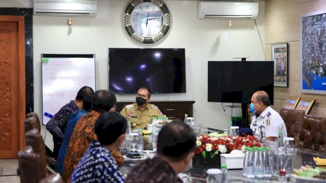 Danny menemui pihak maskapai penerbangan Garuda Indonesia Air Lines di Kediaman Pribadinya, Jalan Amirullah Makassar, Selasa (16/3/2021).
