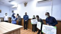 IDP Serahkan Santunan ke Lima Ahli Waris Pegawai Non ASN Lutra
