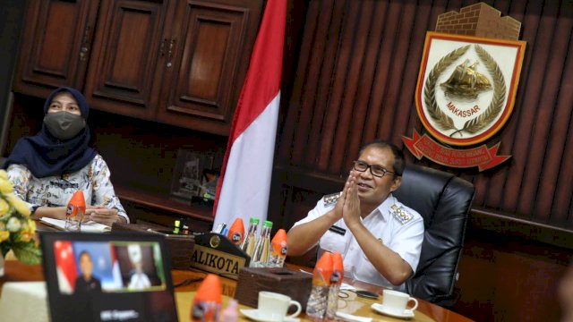 Danny lakukan Virtual Zoom Meeting persahabatan dengan Menteri Luar Negeri Singapura, DR. Mohamad Maliki Bin Oesman, di lokasi masing-masing, Rabu (17/3/21).