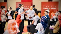 Presiden Tinjau Vaksinasi Massal Bagi para Guru di Makassar