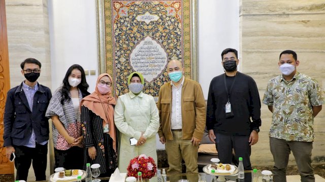 Head of Corp. Marketing Services Kalla Group, Nadya Tyagita, bersama team temui Ketua Dekranasda Kota Makassar, Indira Yusuf Ismail, akan digelar secara rutin, dengan konsep offline dan online," tuturnya, Jumat (19/03/2021).