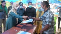 Serahkan 10 Kunci Huntap Untuk Korban Banjir Bandang, Indah : Jangan Sampai Pindah Tangan