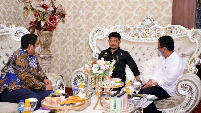 Andi Aslam Patonangi Dampingi Mentan SYL Panen Raya di Maros