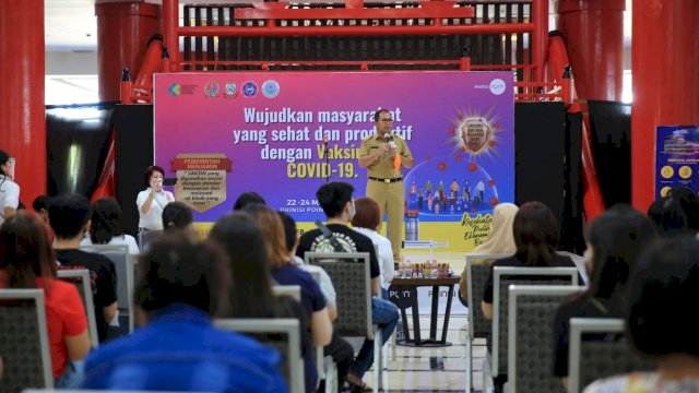 Hadiri Vaksinasi PERWANTI, Wali Kota Makassar Himbau Warga Ikut Vaksin