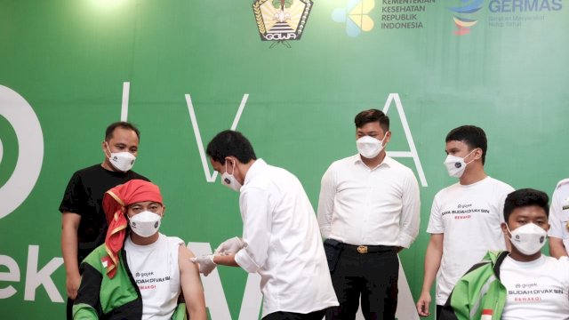 Vaksinasi Covid-19 yang berlangsung di Gedung Mulia Samata, Rabu (24/3). 
