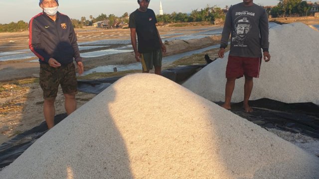 Rintihan Petani Garam Didengar Plt Gubernur, Warga Jeneponto : Menandakan Andi Sudirman Berpihak Rakyat Kecil