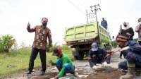 Danny Turun Langsung Tinjau Penambalan Jalan Metro Tanjung Bunga