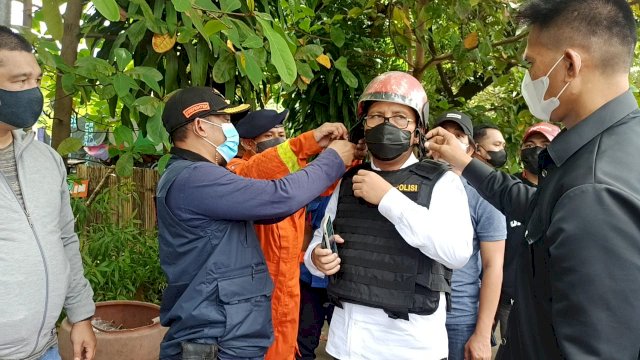 Danny meninjau langsung lokasi diduga bom bunuh diri.