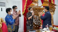 Bahas Jaringan Listrik Bawah Laut dan Listrik di Sawah, GM PLN Sulselrabar Temui Plt Gubernur Sulsel