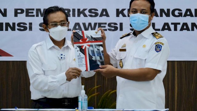 Plt Gubernur Serahkan Laporan Keuangan Pemprov ke BPK RI