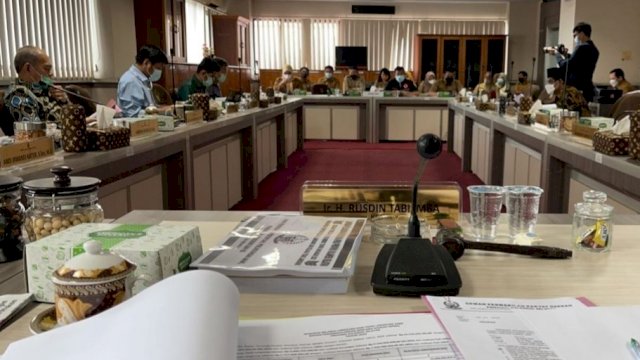 Rapat Evaluasi Komisi E Sebut Banyak OPD Berutang