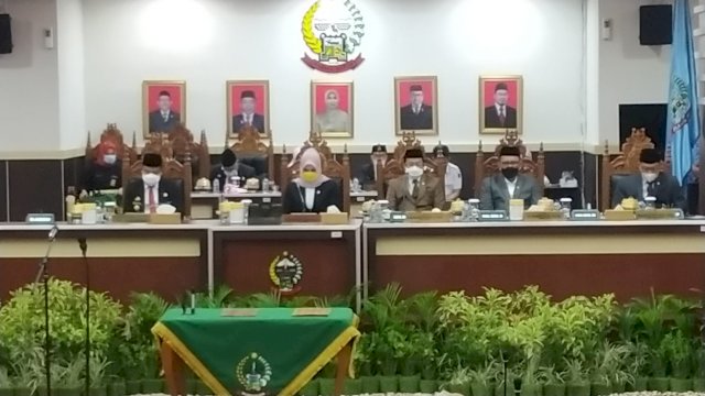 Andi Ina Pimpin Paripurna Pelantikan Arfandi Idris dan Andi Heri