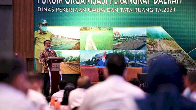 Plt GUbernur Sulsel, Andi Sudirman Sulaiman memberikan Arahan Kepada Sejumlah Pimpinan OPD