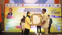 Ketua DPRD Sulsel Raih Penghargaan Politisi Peduli Media Dari SMSI