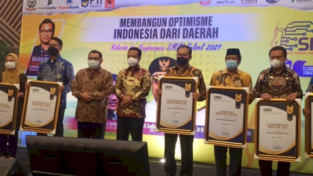 Bupati Luwu Dapat Penghargaan dari SMSI Sulsel