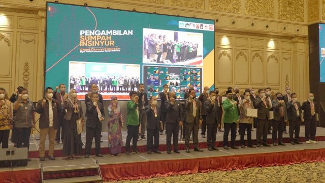 1.200 Peserta Program Profesi Insinyur FTI UMI Terima STRI