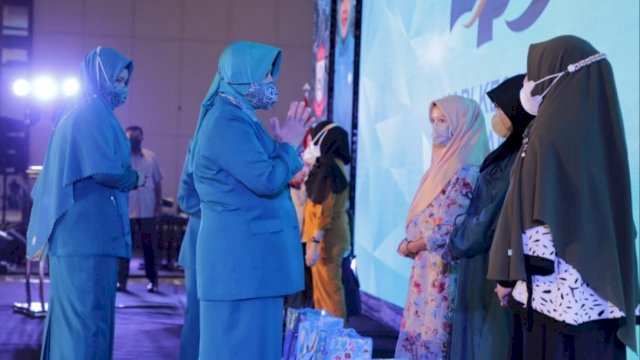 Ketua TP PKK Serahkan PMT ke 47 Puskesmas Kota Makassar