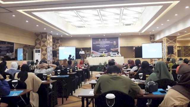 Saat H. Irwan Djafar, SE memberikan sambutan dalam Sosper di Hotel Pesonna, Makasaar, Senin (12/4/2021).
