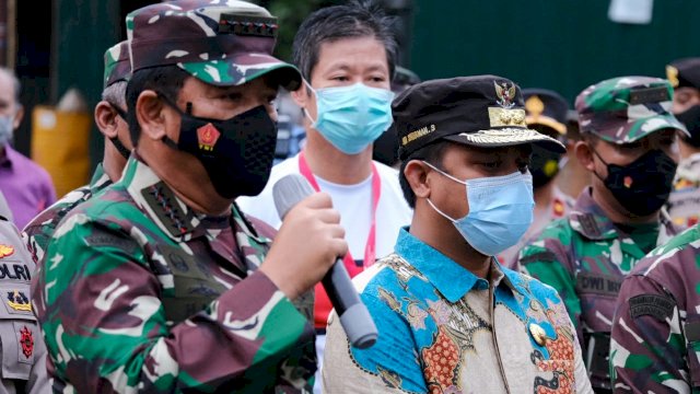 Dampingi Panglima TNI Tinjau Gereja, Plt Gubernur Minta Masyarakat Percayakan Pengamanan Ke TNI Polri