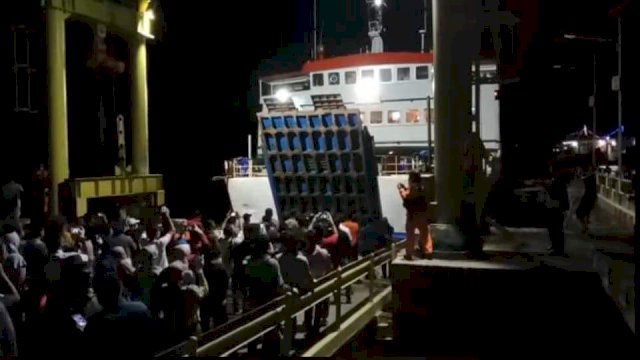KMP Bontoharu Bersandar di Selayar, Plt Gubernur Sulsel : Alhamdulillah, Penumpang Aman dan Sehat
