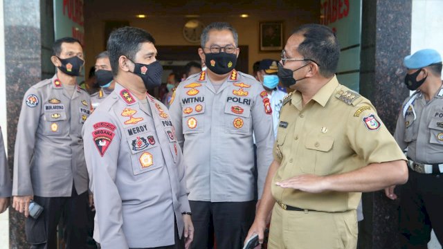 Hadiri Launching Aplikasi SIM Nasional Presesi,Danny:Kemajuan Besar POLRI