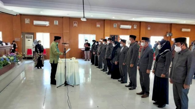 Muchtar Ali Yusuf Lantik Pengurus Dewan Pendidikan Bulukumba