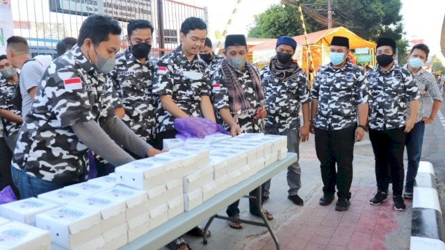Peduli Terhadap Masyarakat, BAPERA Bagi-Bagi Takjil Buka Puasa