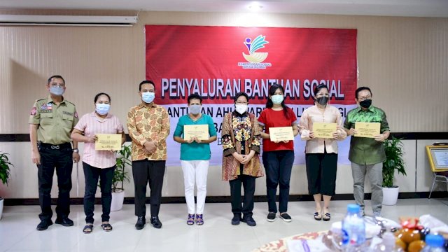 *Dampingi Mensos Berikan Santunan Keluarga Korban KKB Papua dan Ledakan Bom Katedral, Plt Gubernur Sulsel Sampaikan Duka Mendalam