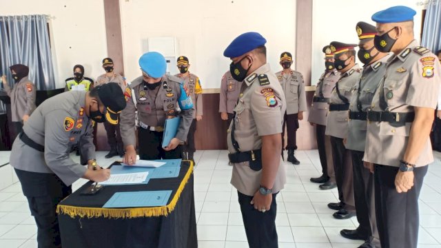 2 Kasat dan Dua Kapolsek di Sinjai Diganti