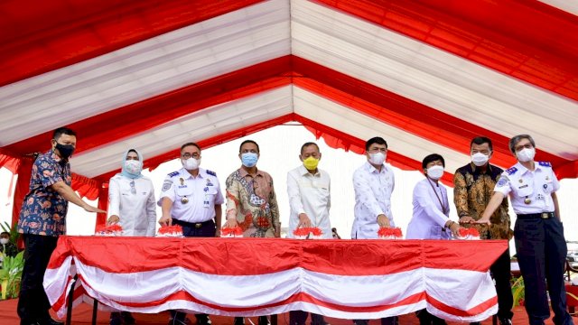 Plt Gubernur Resmikan Pengoperasian KMP Taka Bonerate