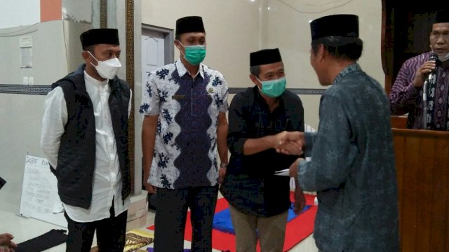 Bupati ASA Sumbang Dana untuk Renovasi Masjid di Pulau Kambuno