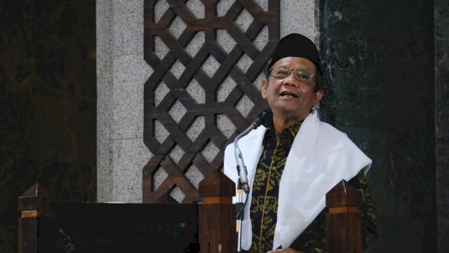 Dampingi Menko Polhukam, Plt Gubernur Sulsel Salat dan Saksikan Sekeluarga Masuk Islam Hingga Kunjungi Gereja Katedral