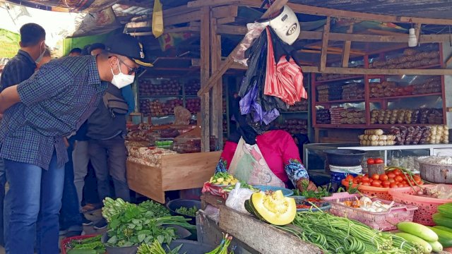 Harga Cabai Rawit Capai Rp60 Ribu Per Kg, Bupati Sinjai Pastikan Bahan Pokok Terkendali hingga Idul Fitri