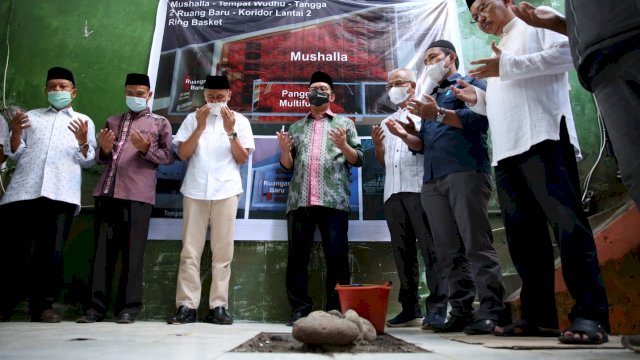 Peletakan Batu Pertama Pembangunan Mushalla SMPN 5 Makassar