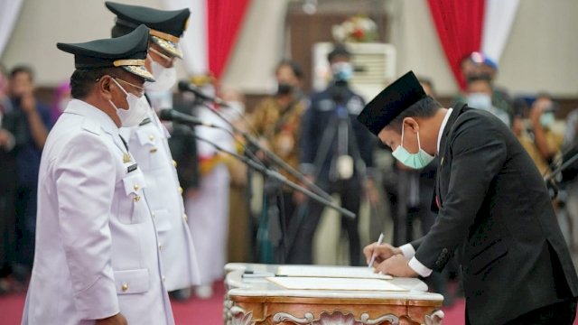 Plt Gubernur Resmi Lantik Bupati dan Wakil Bupati Toraja Utara