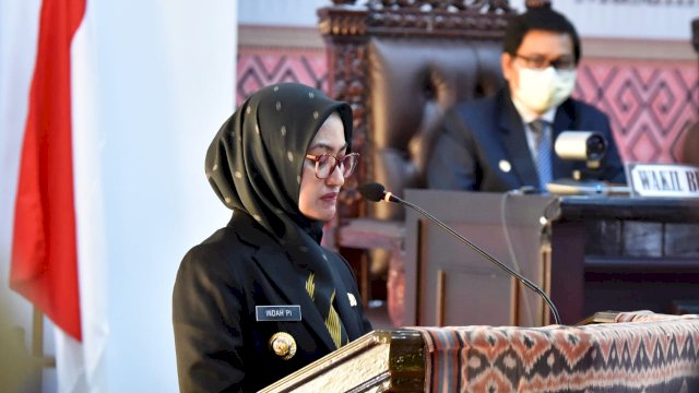 Bupati Luwu Utara Indah Putri Indriani Memberikan Penjelasan dalam Sidang Paripurna DPRD