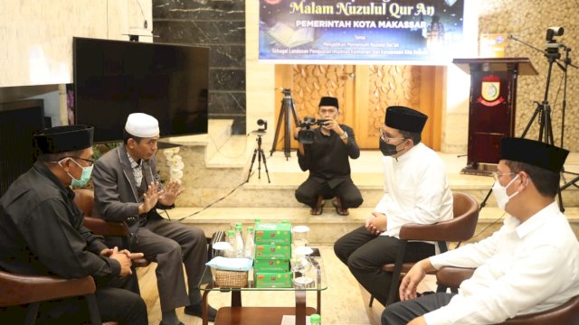 Walikota Makassar Mohammad Ramdhan Danny Pomanto Mengikuyinkegiatan Nuzul Qur'an 