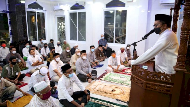 Resmikan Pembangunan Lantai Satu Masjid Al Harun AR Rasyid Danny Tanda Tangani Prasasti