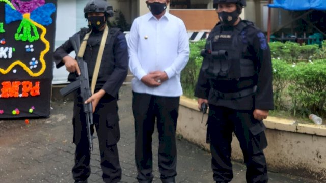 Bupati Maluku Tenggara Jenguk Warganya Yang Jadi Korban Bom Makassar