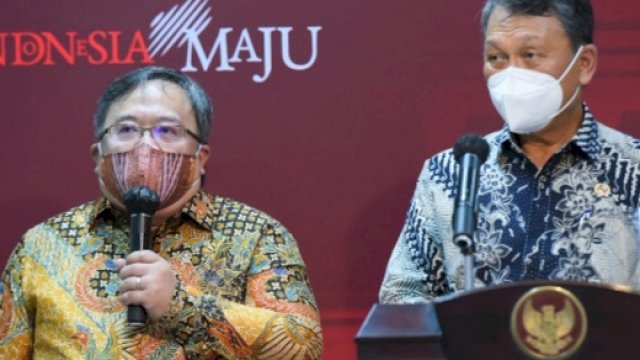 Menristek/Kepala BRIN Bambang Brodjonegoro dan Menteri ESDM Arifin Tasrif memberikan keterangan pers di Kantor Presiden, Jakarta, Selasa (20/04/2021). (Foto: Humas Setkab/Agung)