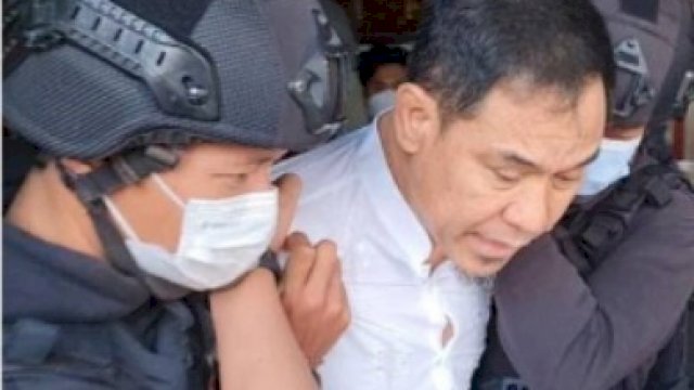 Penangkapan Munarman oleh Densus 88.