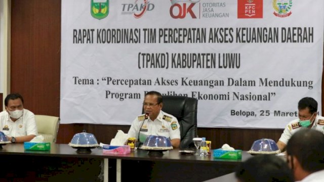 Bupati Luwu, Dr H Basmin Mattayang membuka secara resmi Rapat Koordinasi Tim Percepatan Akses Keuangan Daerah (TPAKD) dalam mendukung program Pemulihan Ekonomi Nasional (PEN) khususnya kabupaten luwu di aula Kantor Dinas Perumahan dan Kawasan Pemukiman, Kelurahan Senga Kecamatan Belopa, Kamis (25/3/2021)