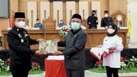 Bupati Luwu Serahkan LKPJ 2020 di Rapat Paripurna